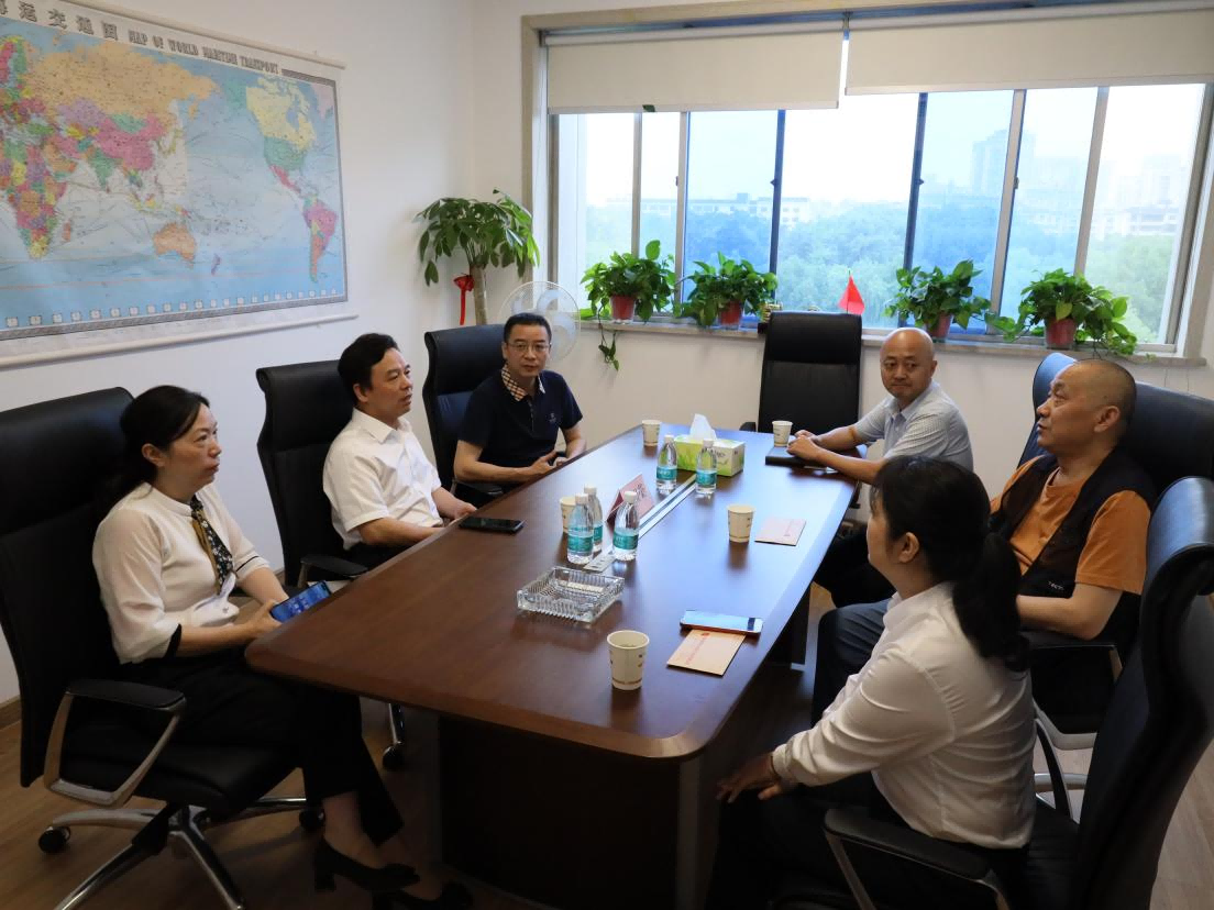 湖南農(nóng)業(yè)集團黨委委員、副總經(jīng)理陳根榮走訪慰問困難黨員